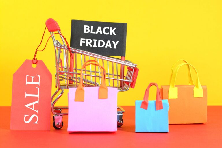 Here’s How To Avoid The Financial Trappings Of This Holiday Shopping Season