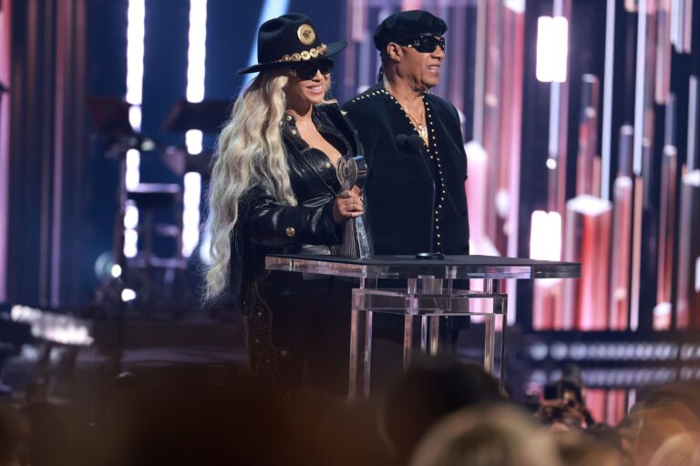 Beyoncé Accepts Innovator Award At iHeartRadio Music Awards