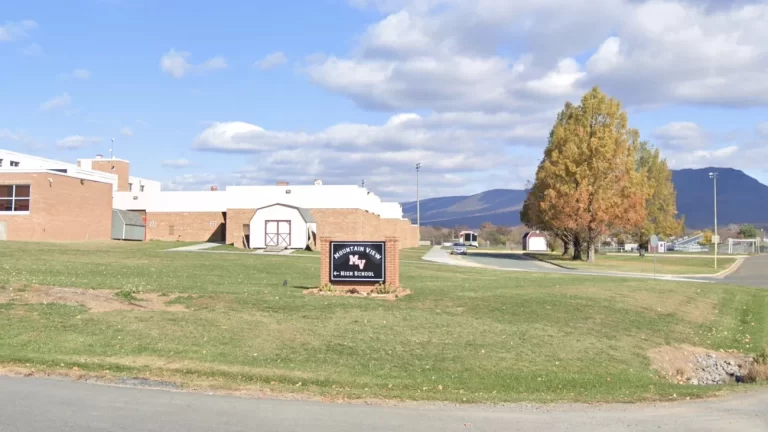 A Virginia School Board Votes To Restore The Names Of Confederate Leaders At Two Schools