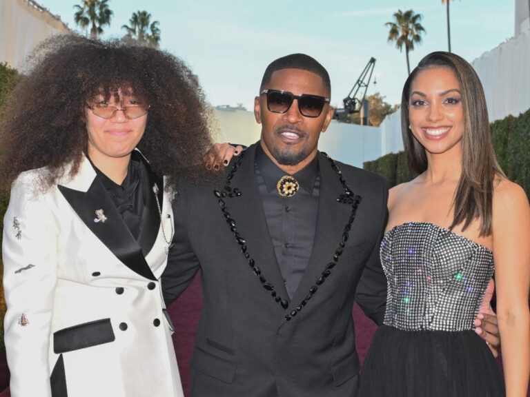 Jamie Foxx Brings His Two Daughters As Dates To The 2025 Golden Globes